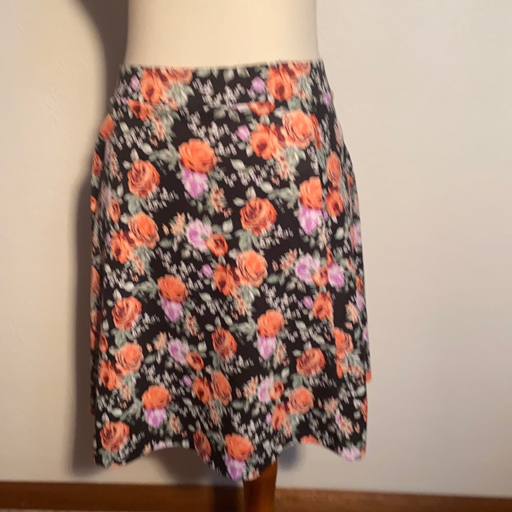 🎉EUC divided flower skirt